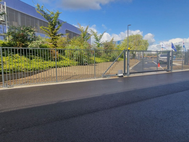 INDUSTRIEEL SCHUIFPOORT + HEKWERK 016