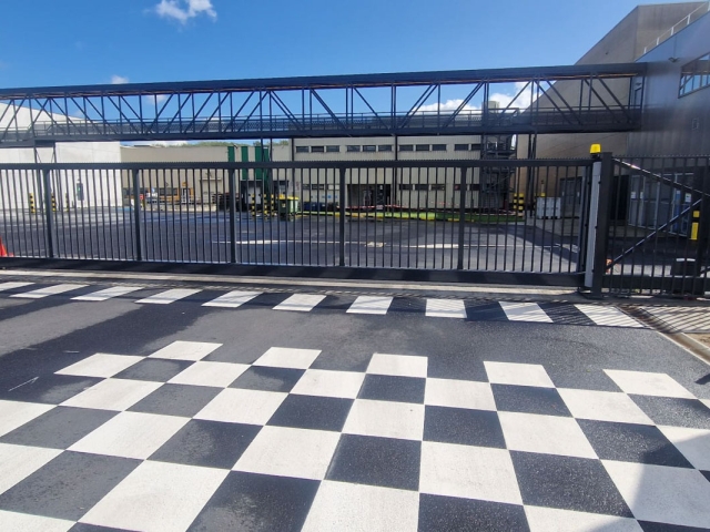 INDUSTRIEEL SCHUIFPOORT + HEKWERK 017