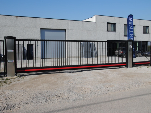 INDUSTRIEEL VRIJDRAGENDE SCHUIFPOORT